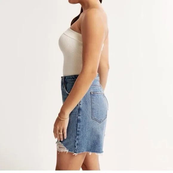 Abercrombie Curve Love High Rise Loose Short Medium Wash Size 34/18