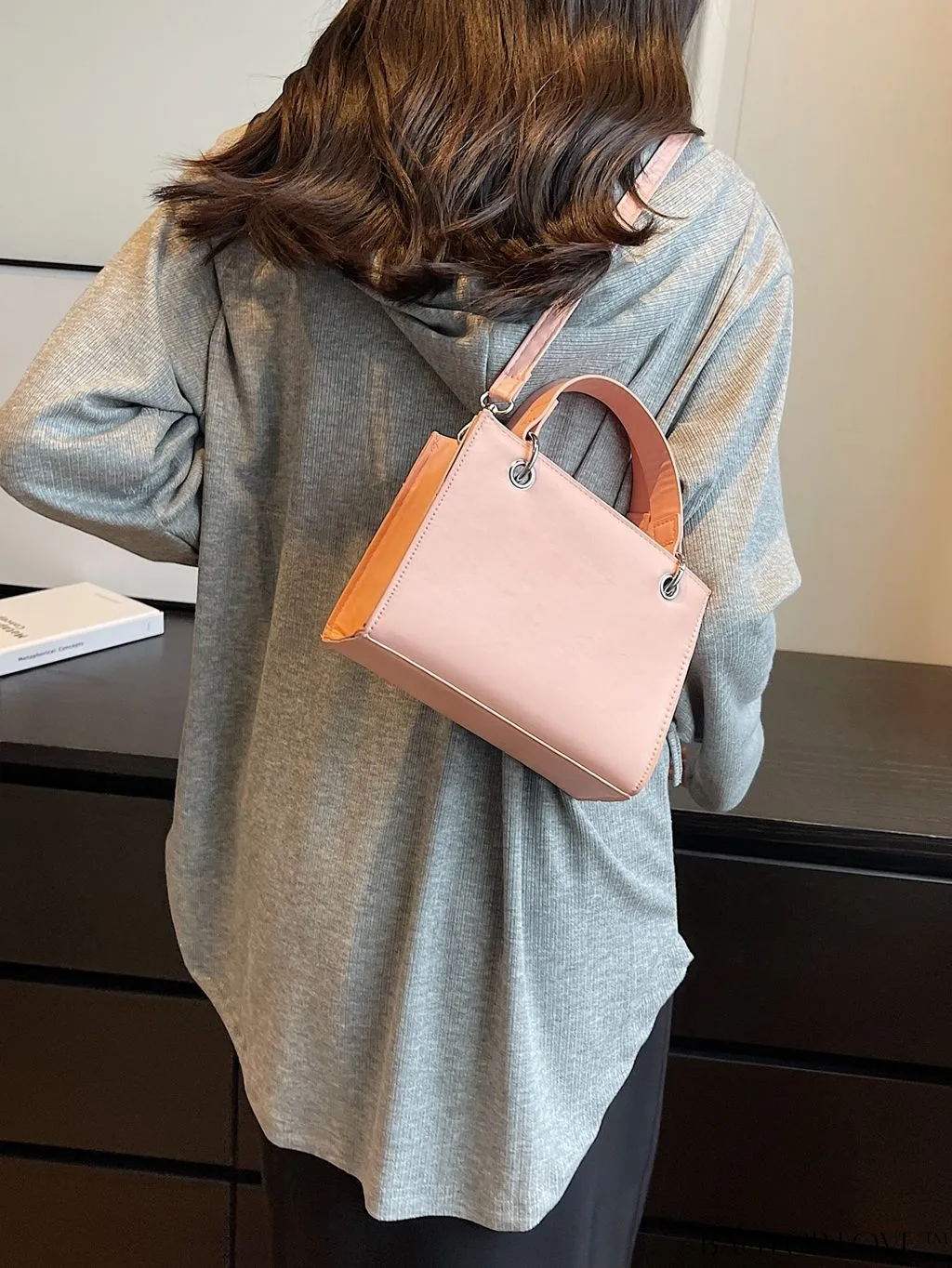 BagForLove - Minimalist Chic Tote: Solid Color & Timeless Style