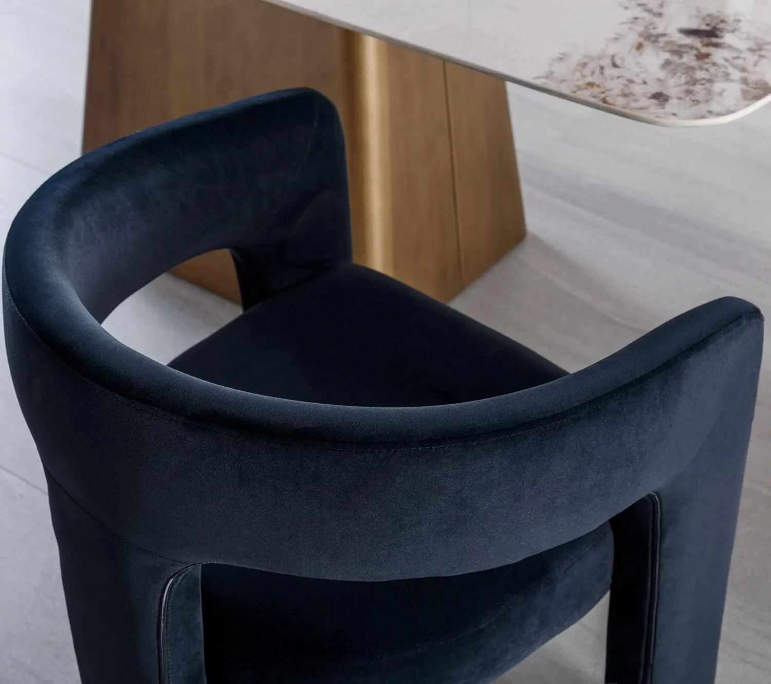 Black Modern Dining Chair, Velvet Upholstered Barrel Kitchen Chair, Round Dining Chairs with Wooden Legs, Assembled Accent Armchairs for Dining Room/Living Room/Bedroom/Side
