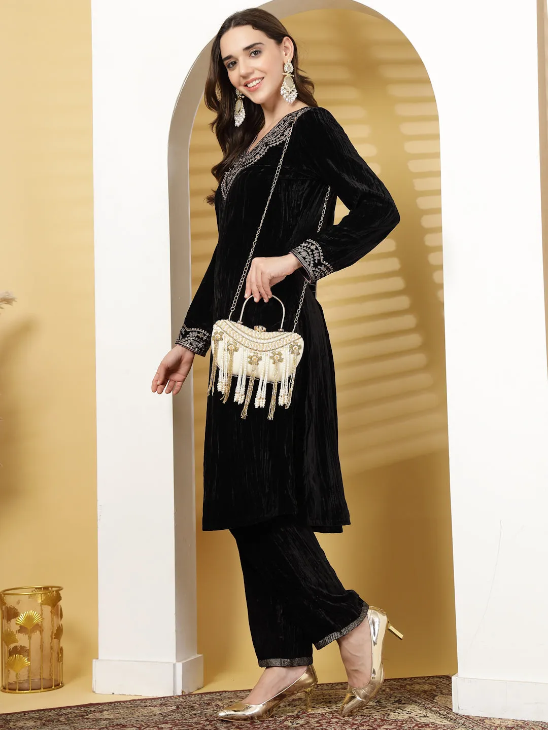 Droop Floral Embellished Velvet Clutch