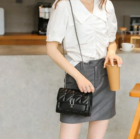 Therese | Quilted Chain Shoulder Bag with Elegant Detailing