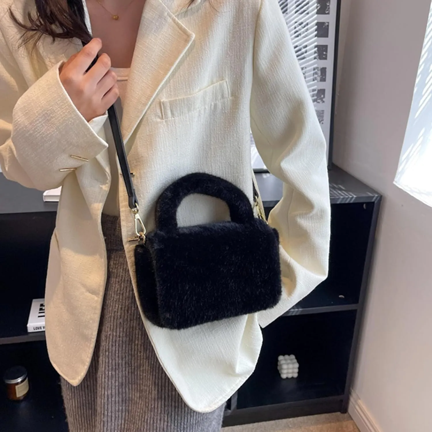 Women Faux Fur Winter Fashion Shoulder Bag Barrel Shape Drawstring Satchel Purse