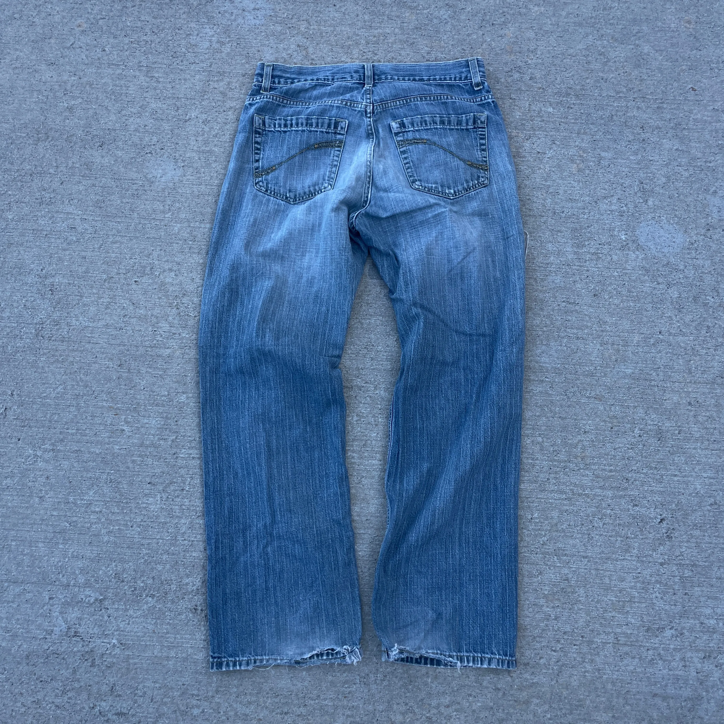 Y2K Distressed Knee Blowout Heel Drag Denim [31x30]