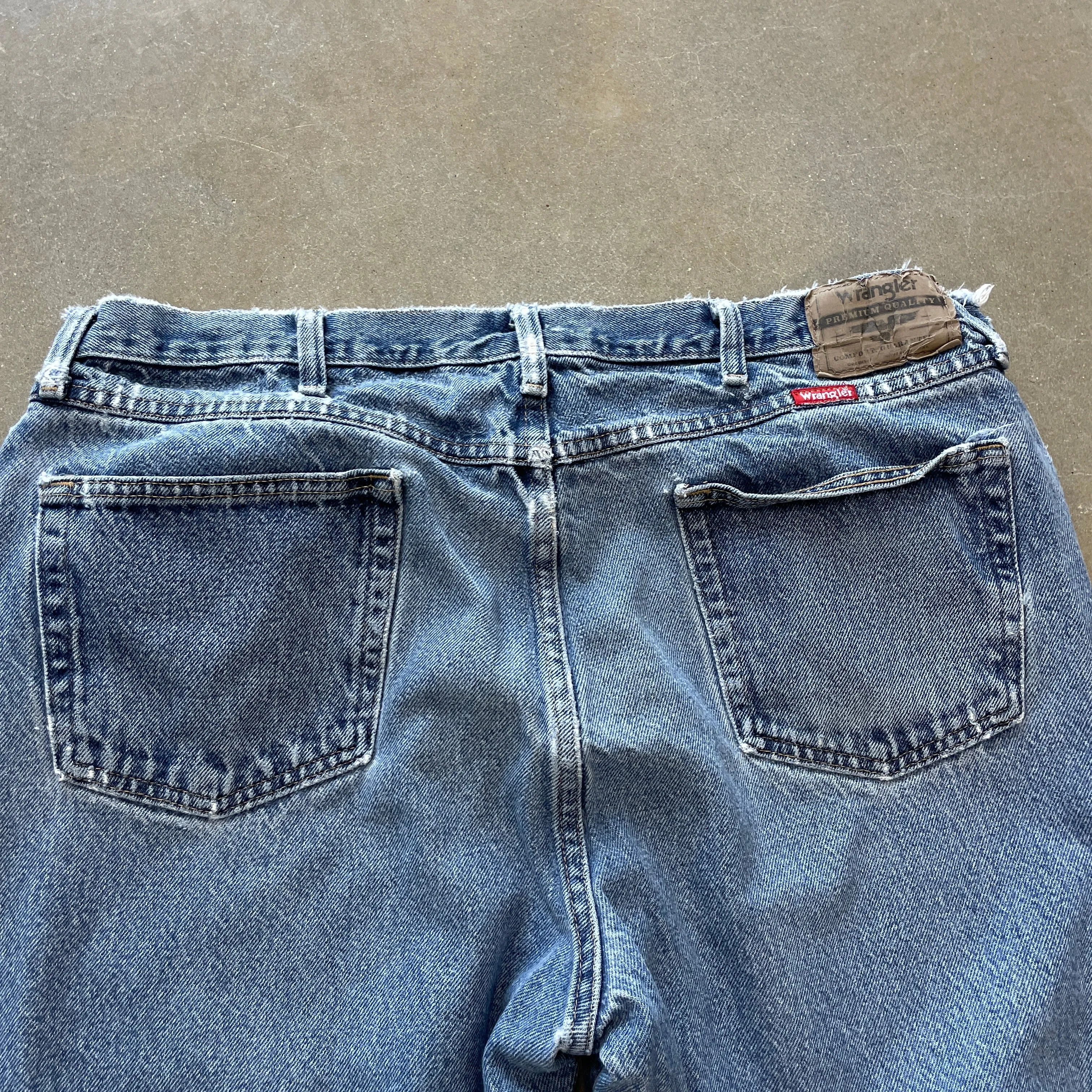 Y2K Distressed Wrangler Loose Fit Denim [38x32]